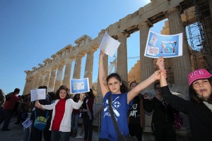 Children form human chain around the Parthenon